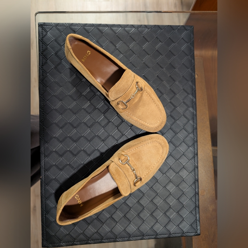 Ming (Mango) Suede loafers In Like New Condition